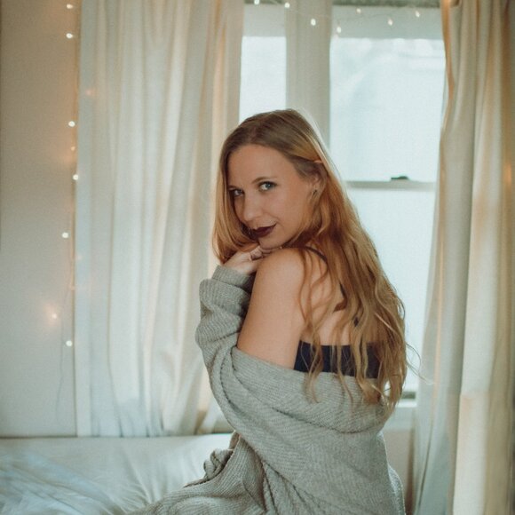 Meet Your Seller! 💜 - Picture 3 of 10